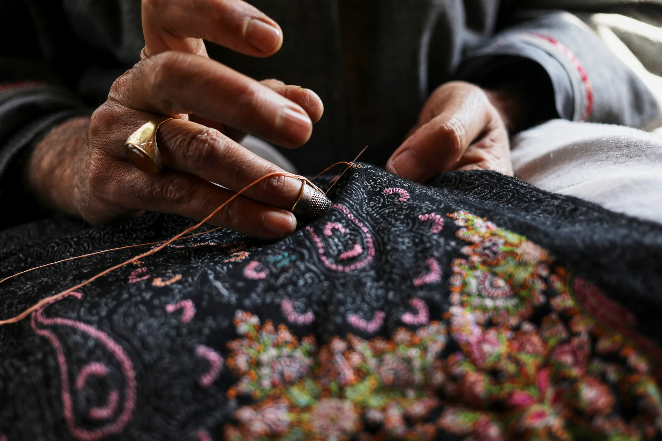 Sozni Embroidery: A Needle’s Dance Across Kashmiri Threads