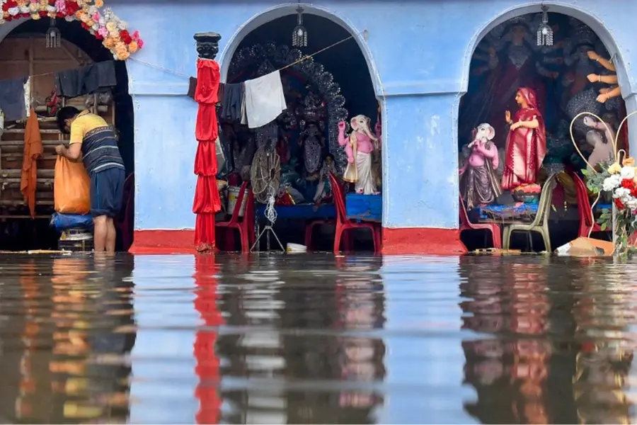 Durga Puja Amidst Floodwaters: A Resilient Kolkata Spirit